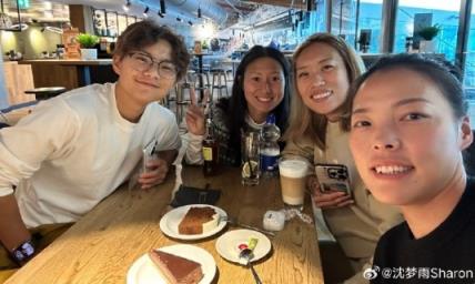 沈夢(mèng)雨曬留洋生活：藝術(shù)不止于畫(huà)布 圣誕味越來(lái)越濃